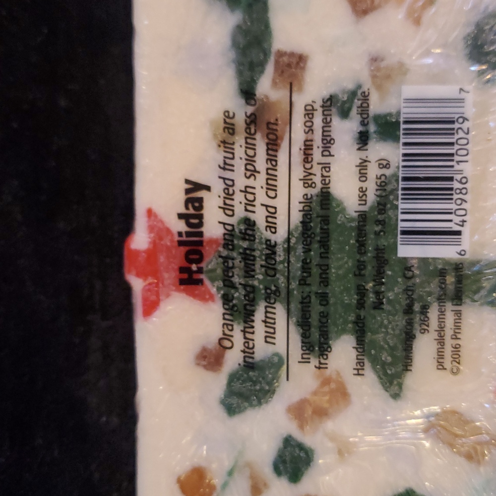 PRIMAL Festive Handmade Soap with Christmas Tree Design 5.8 oz - Picture 5 of 7